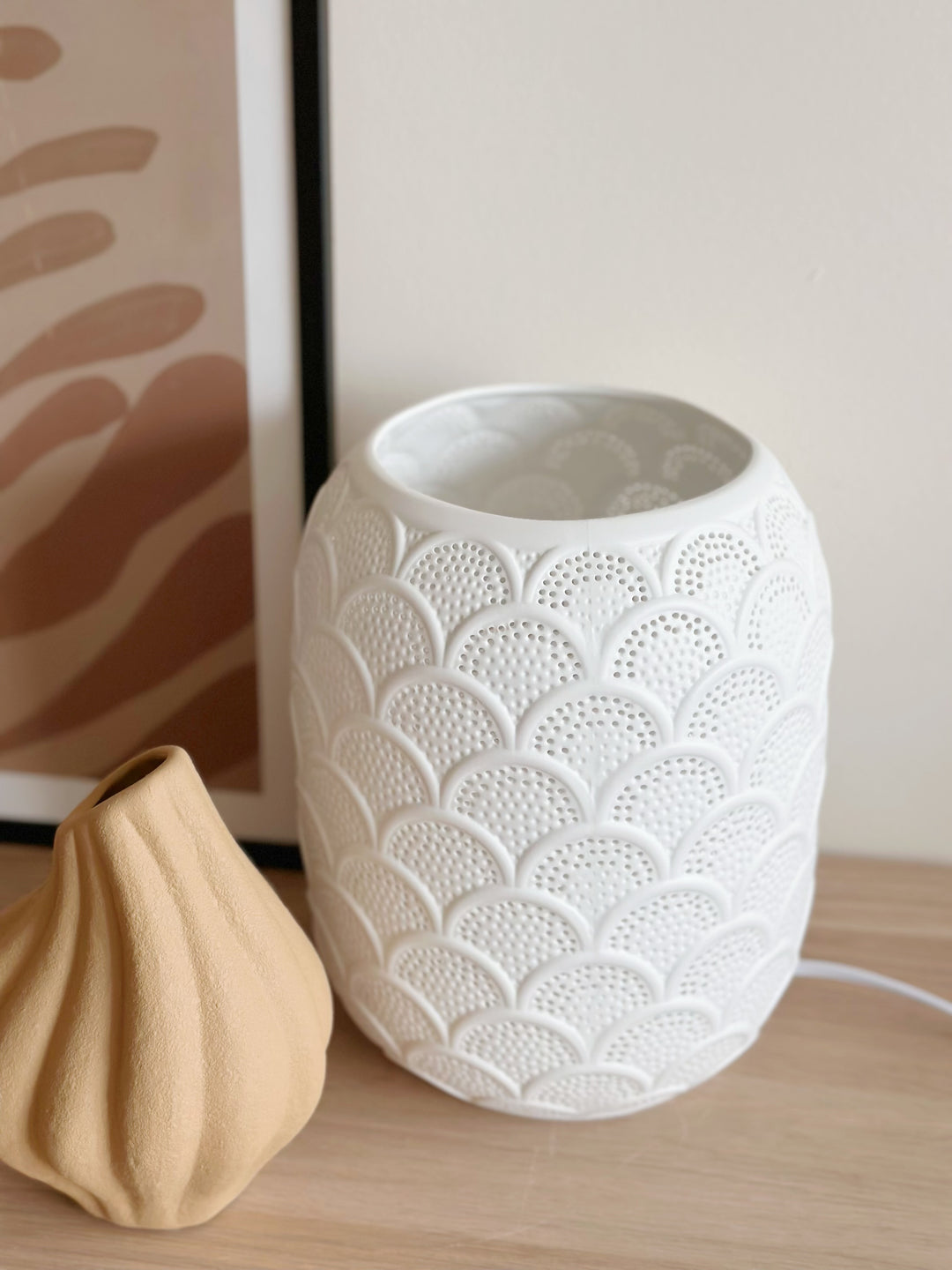 Luna Scallop Glow Table Lamp