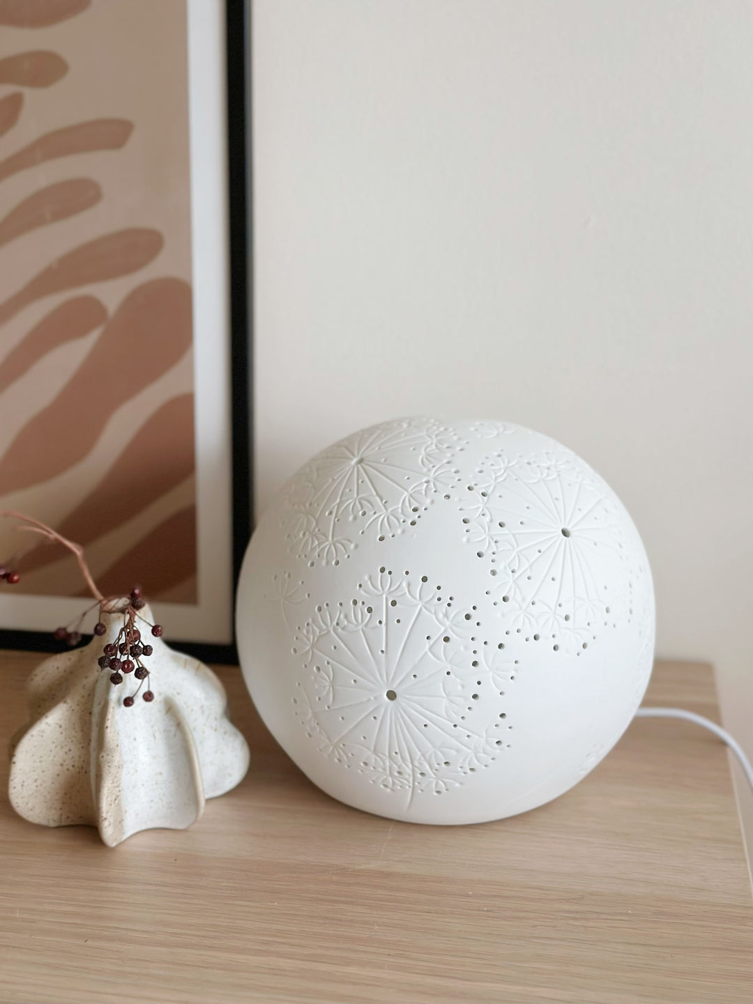 Dandeluna Globe Table Lamp