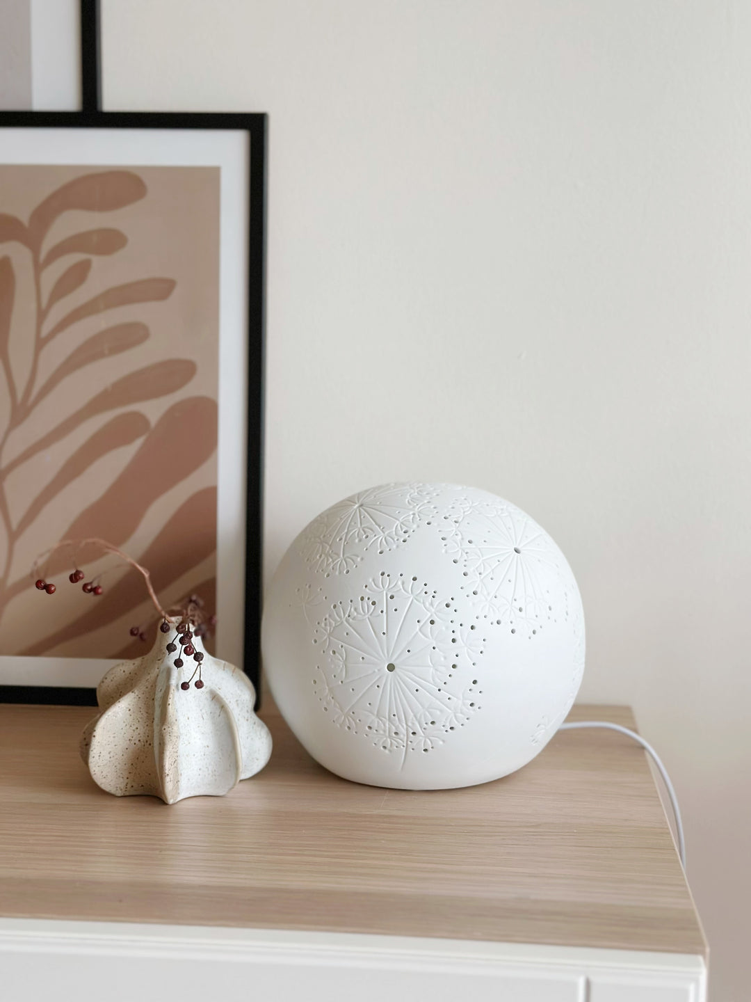 Dandeluna Globe Table Lamp