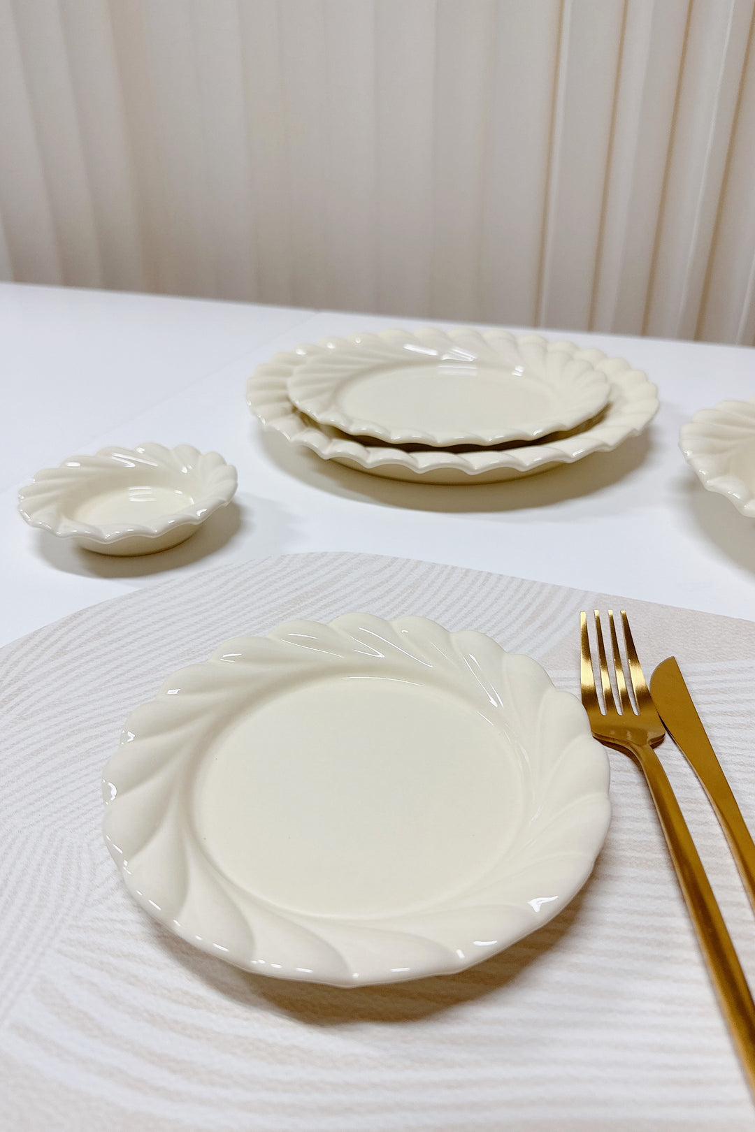 Chantilly Braid Dining