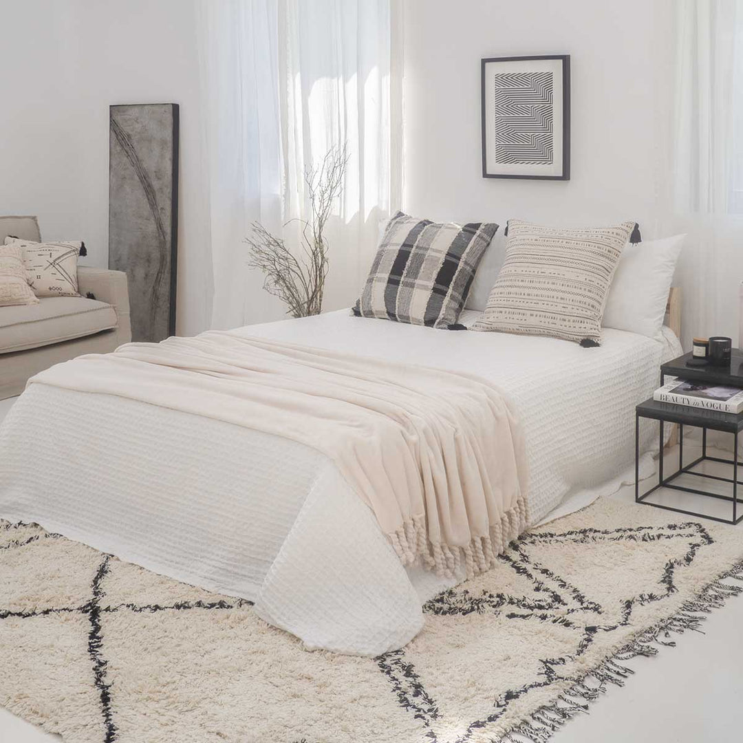 Panal White Bedspread