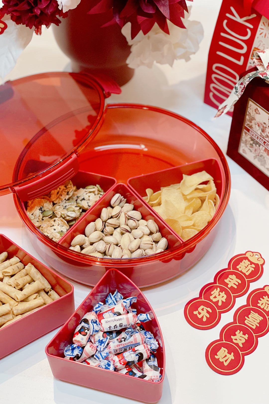 Simple Red Plastic Serving Tray With Airtight Lid