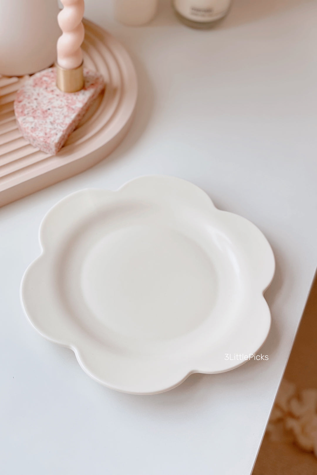 Elegant Creamy Dining