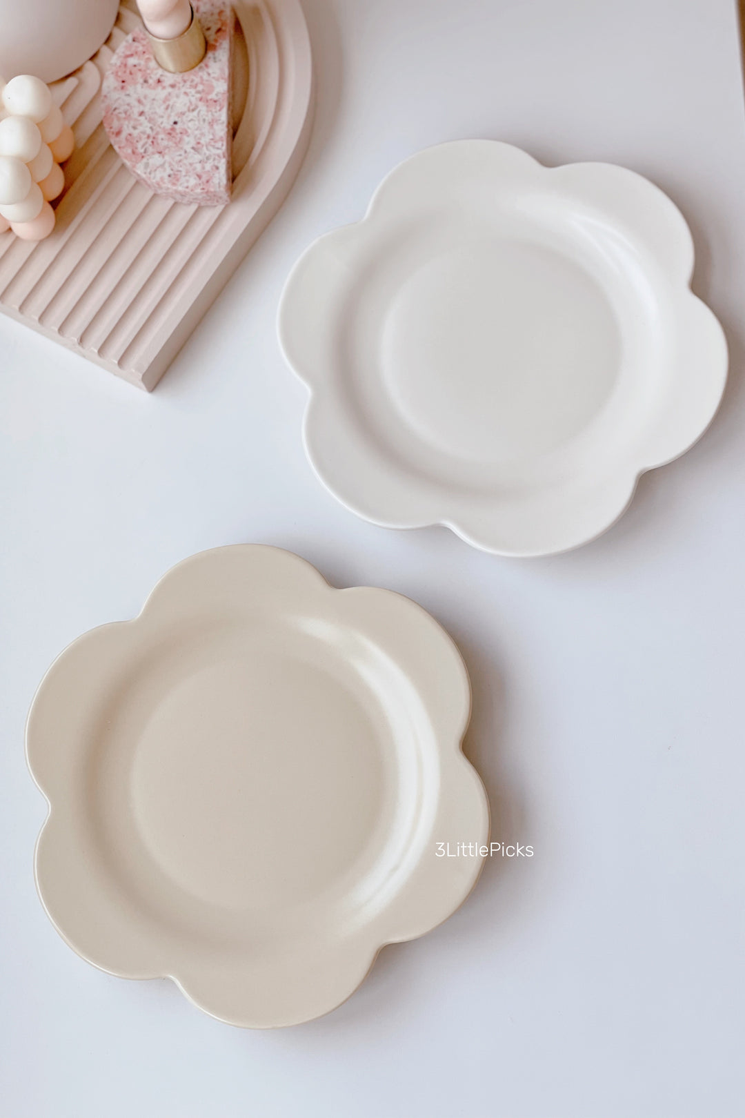 Elegant Creamy Dining