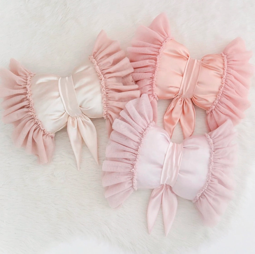 Dreamy Bow Pillow Champagne