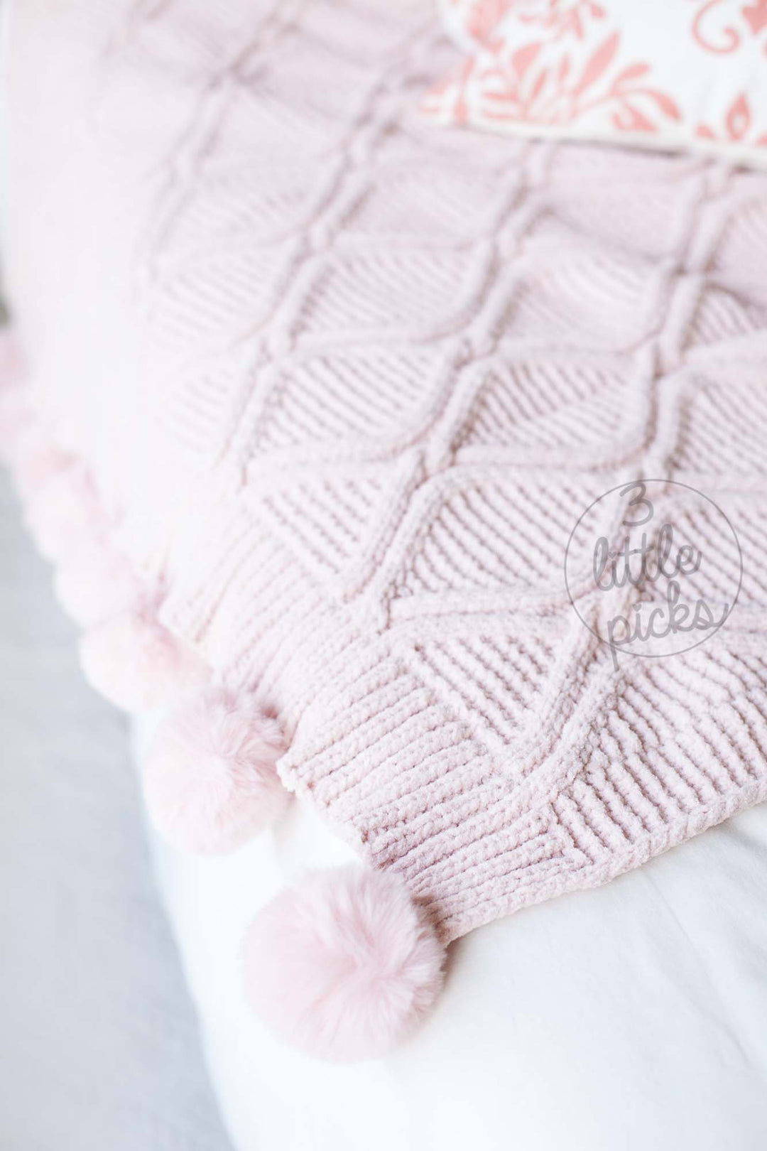 COMING BACK: Faux Fur Pom Chenille Throw, Textile, 3LittlePicks - 3LittlePicks