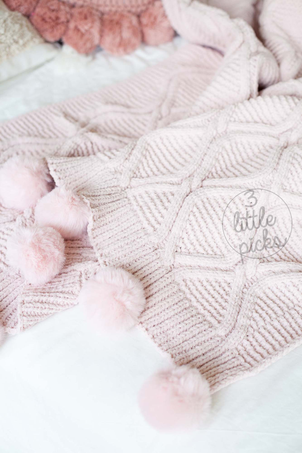 COMING BACK: Faux Fur Pom Chenille Throw, Textile, 3LittlePicks - 3LittlePicks