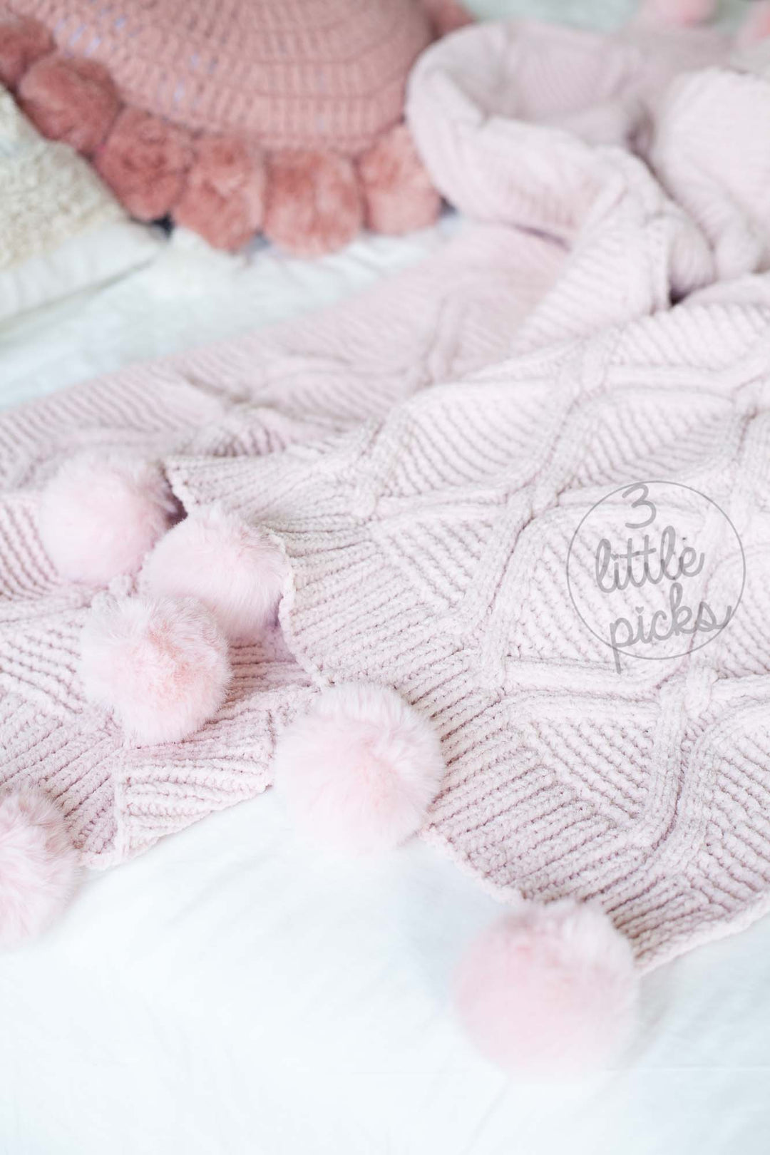 COMING BACK: Faux Fur Pom Chenille Throw, Textile, 3LittlePicks - 3LittlePicks