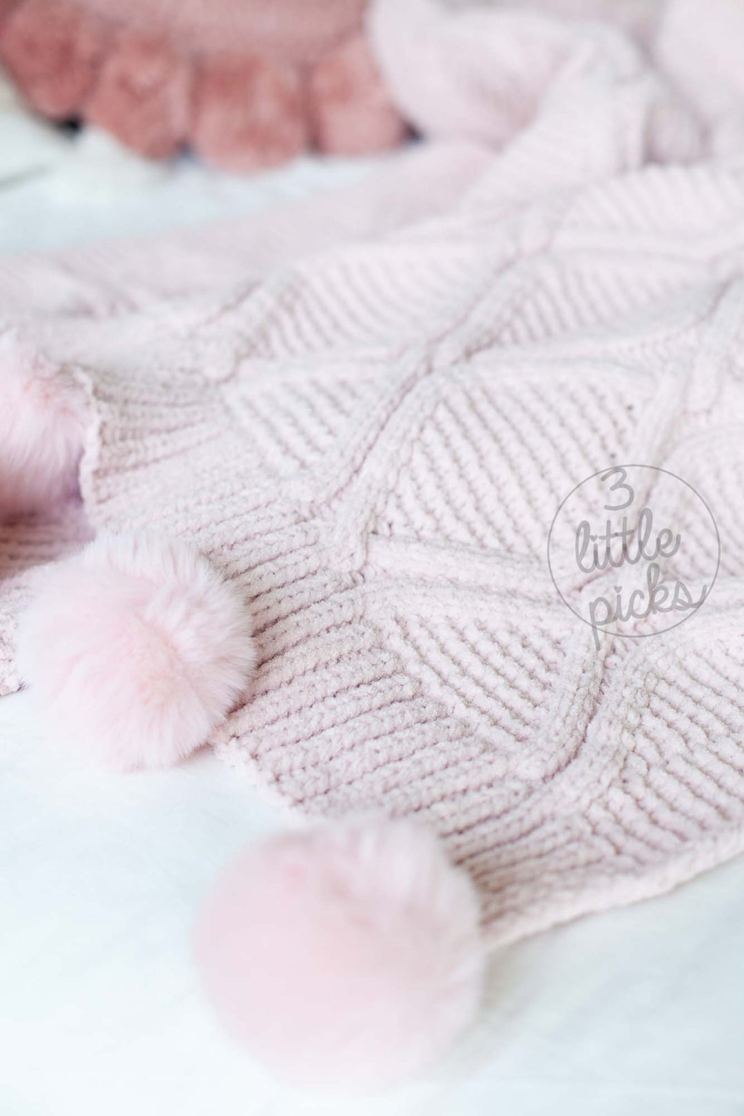 COMING BACK: Faux Fur Pom Chenille Throw, Textile, 3LittlePicks - 3LittlePicks