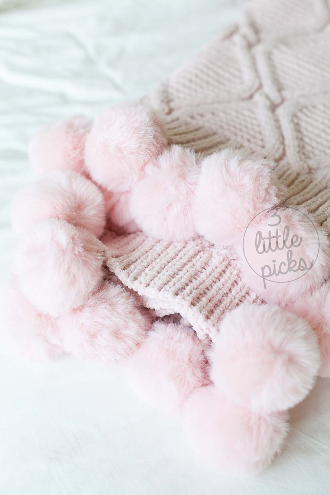 COMING BACK: Faux Fur Pom Chenille Throw, Textile, 3LittlePicks - 3LittlePicks