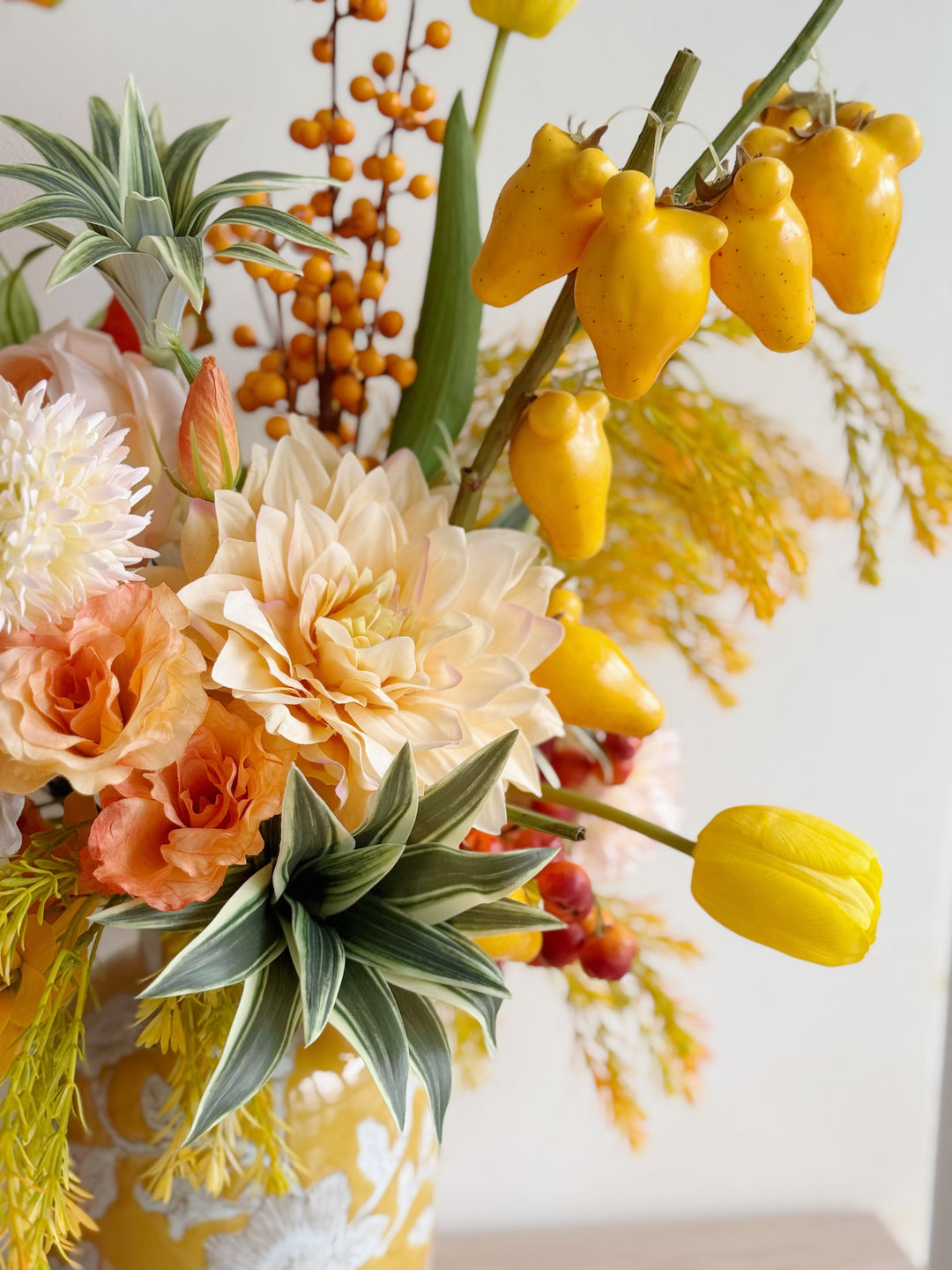 金玉满堂 Opulent Prosperity Arrangement In The Vase (1-sided)