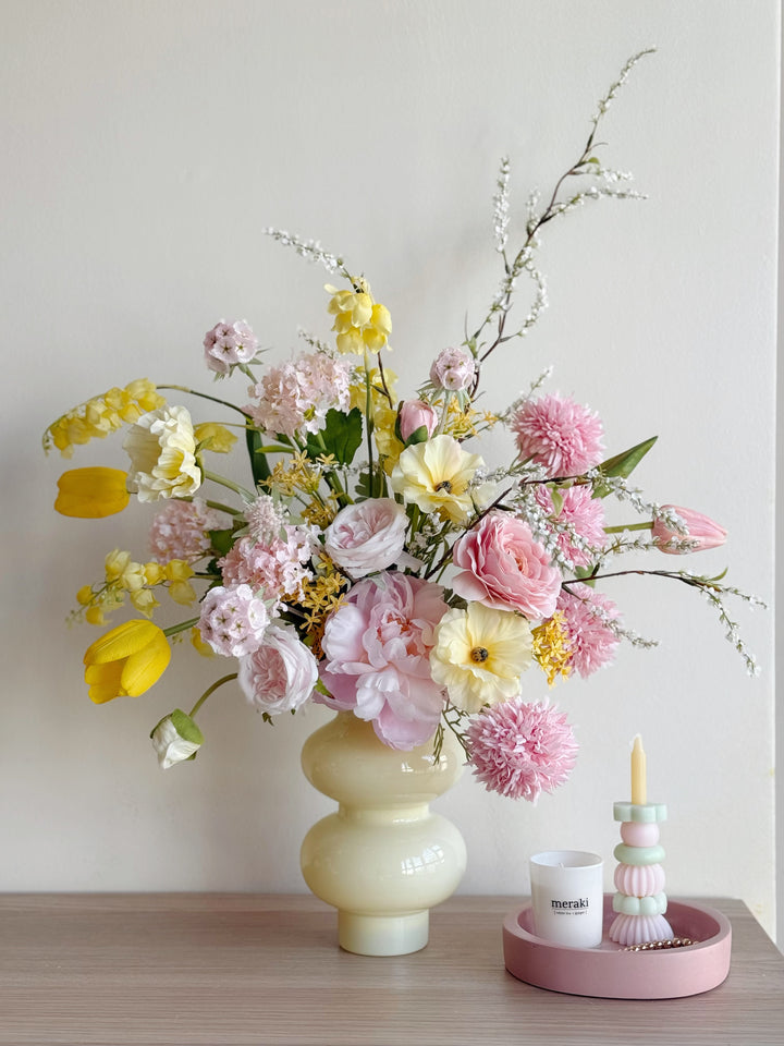 Butterblush Garden Bouquet (front facing)