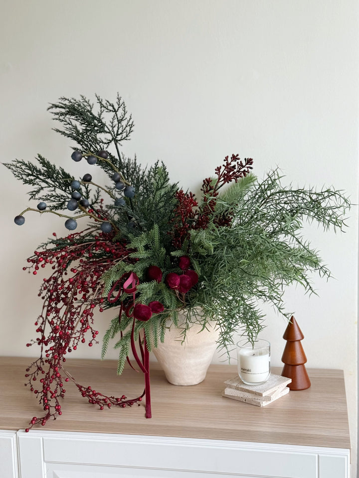 Noël Woodland Cascade Arrangement in the Pot (1-sided)