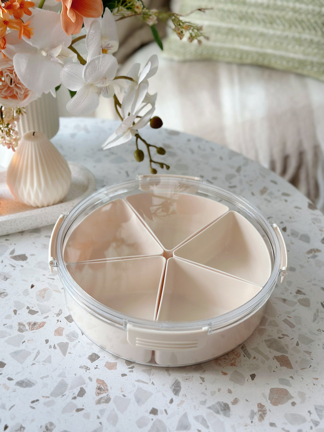Simple Cream Plastic Serving Tray With Airtight Lid