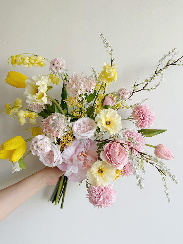 Butterblush Garden Bouquet (front facing)