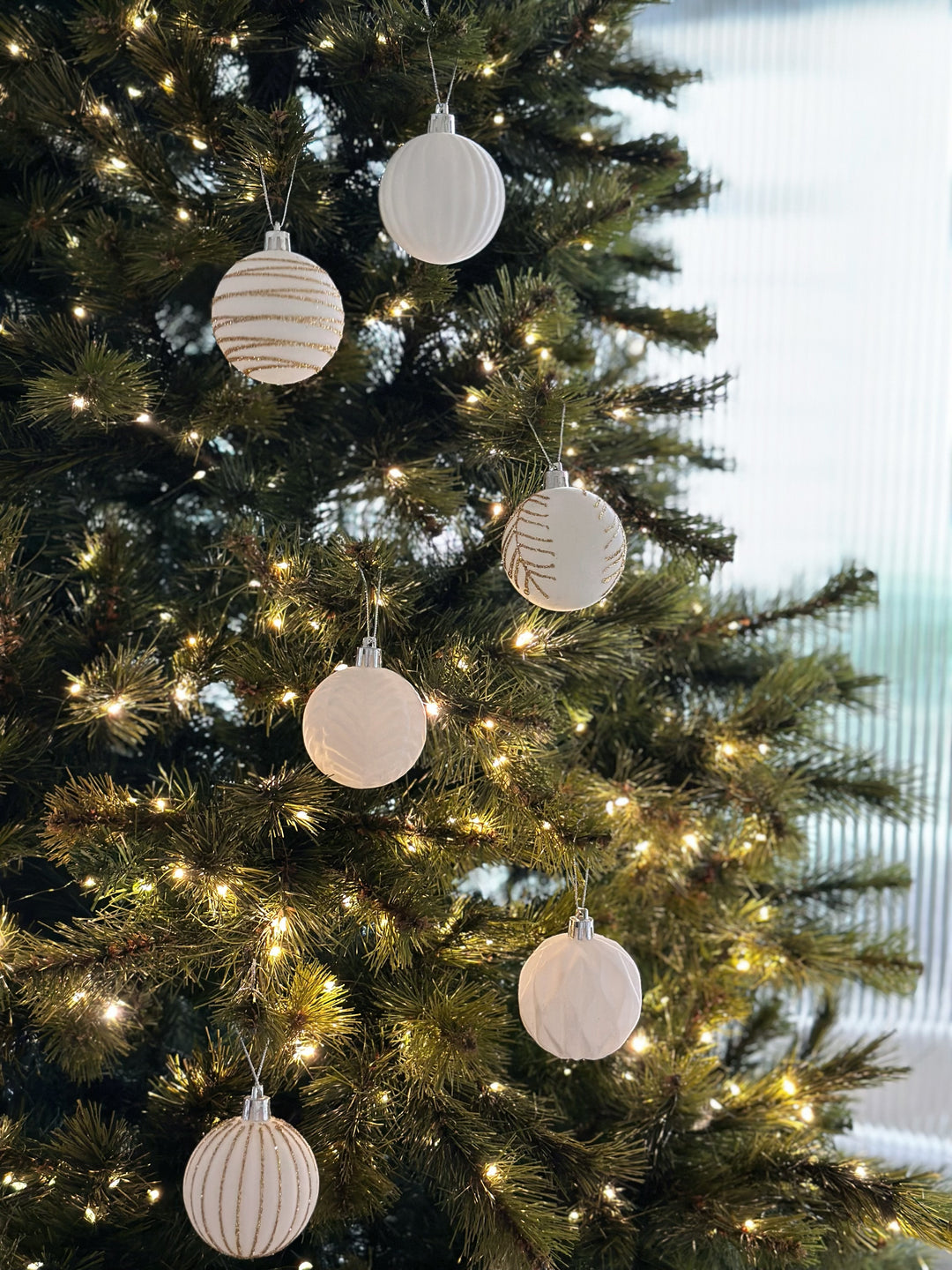 PRE-ORDER (19-25 Nov): Velvet Ivory 6cm Bauble Set (set of 12)