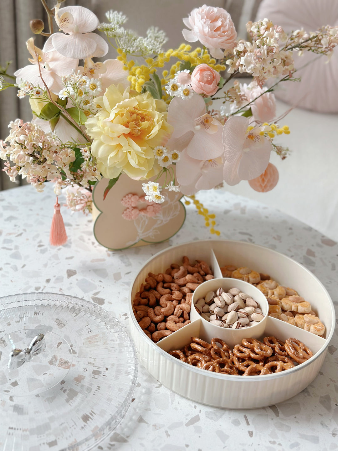 Silver Bow Plastic Serving Tray With Lid