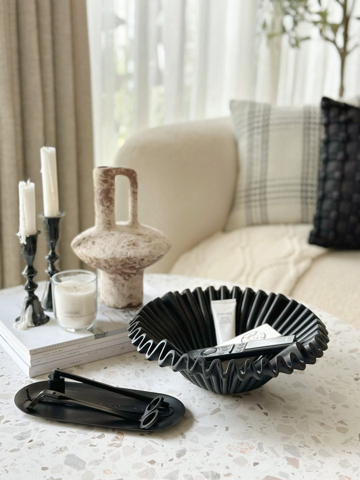 PRE-ORDER (16-22 May): Sleek Black Rippled Elegance Bowl