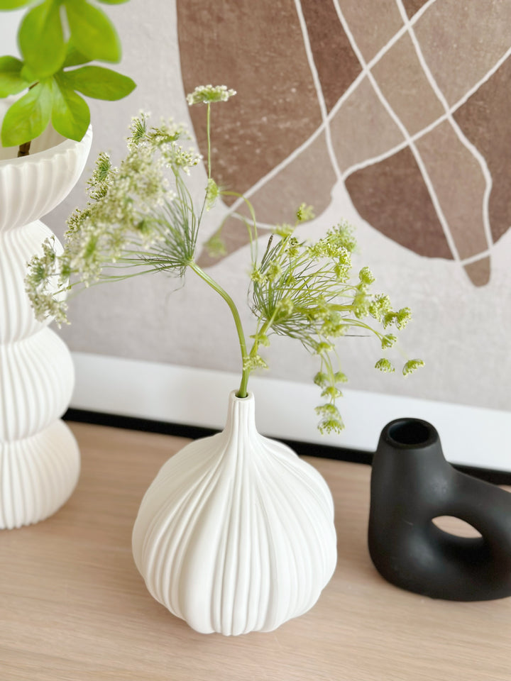 Garlique Elegance: Porcelain Bloom Vase