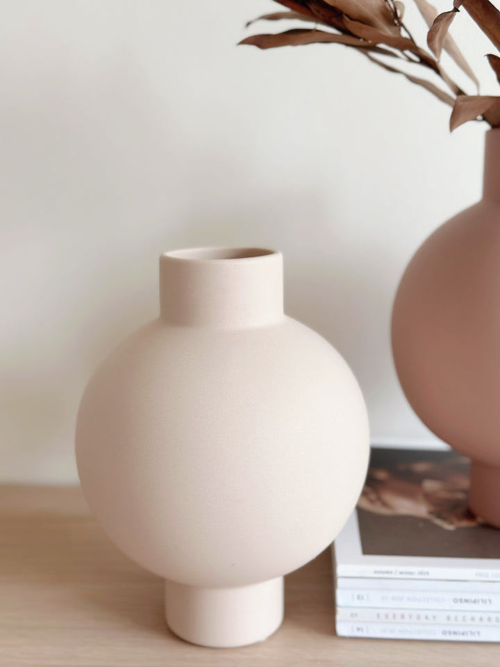 PRE-ORDER: Soft Silhouette Vase (2 options)