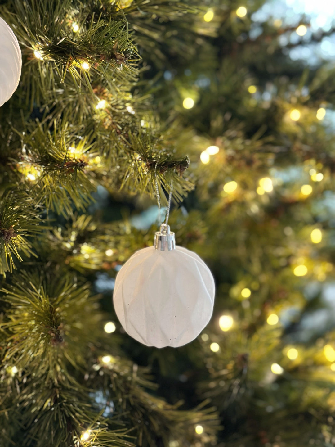 PRE-ORDER (19-25 Nov): Velvet Ivory 6cm Bauble Set (set of 12)