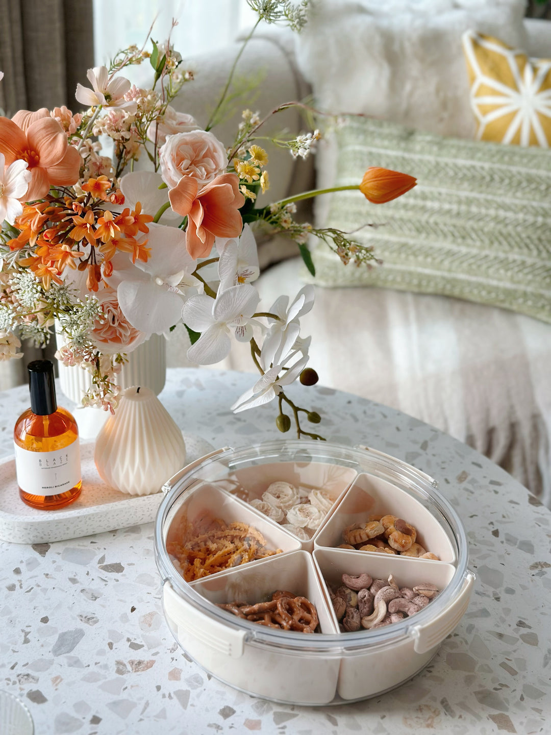 Simple Cream Plastic Serving Tray With Airtight Lid