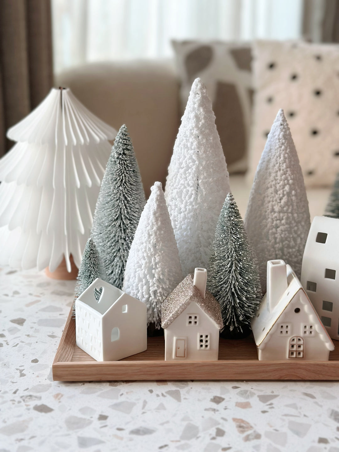 Cozy Cottage Light-Up House (2 sizes)