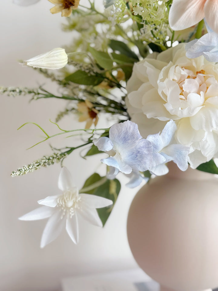 Soft Daybreak Bouquet (1-sided)