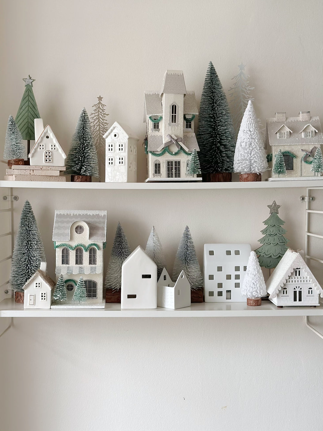Cozy Cottage Light-Up House (2 sizes)