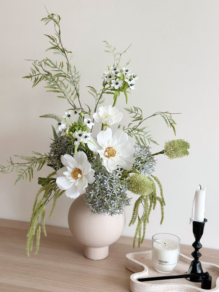 PRE-ORDER (3-7 April): Morning Dew Bouquet (front facing)