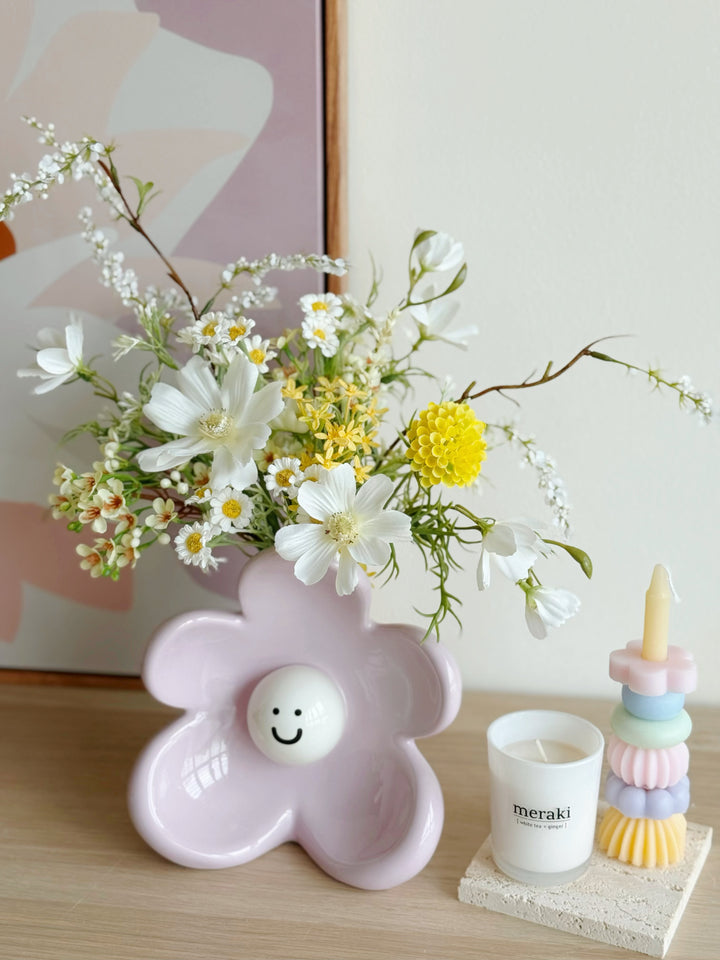 Buttercream Daisy Bloom in the Vase (1-sided)