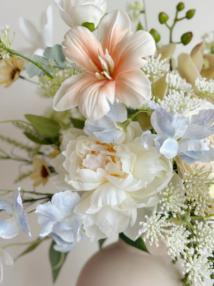 Soft Daybreak Bouquet (1-sided)