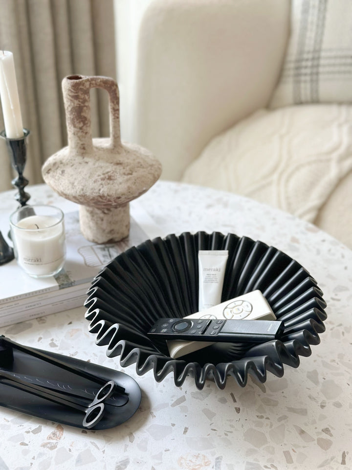 PRE-ORDER (16-22 May): Sleek Black Rippled Elegance Bowl