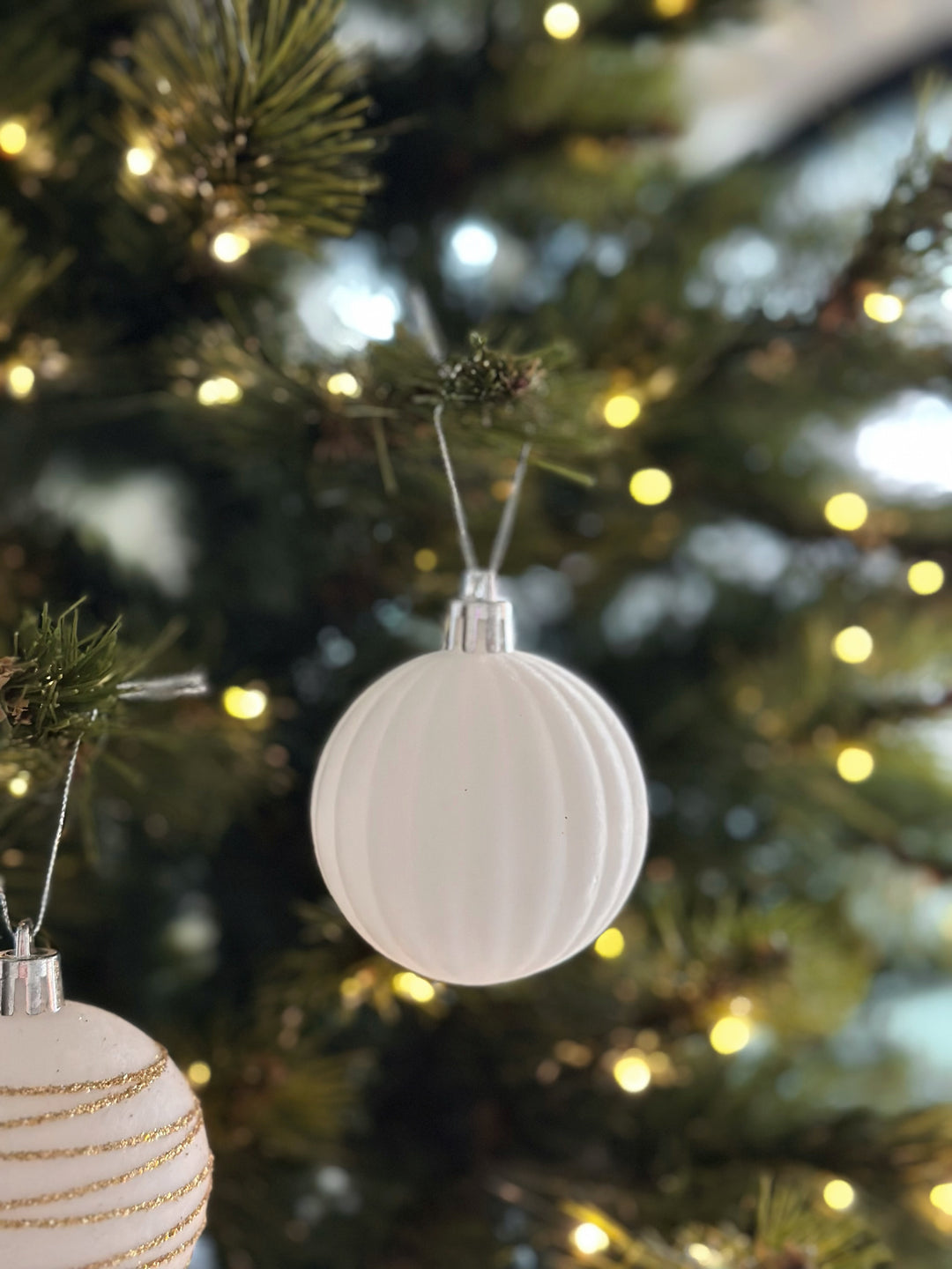 PRE-ORDER (19-25 Nov): Velvet Ivory 6cm Bauble Set (set of 12)