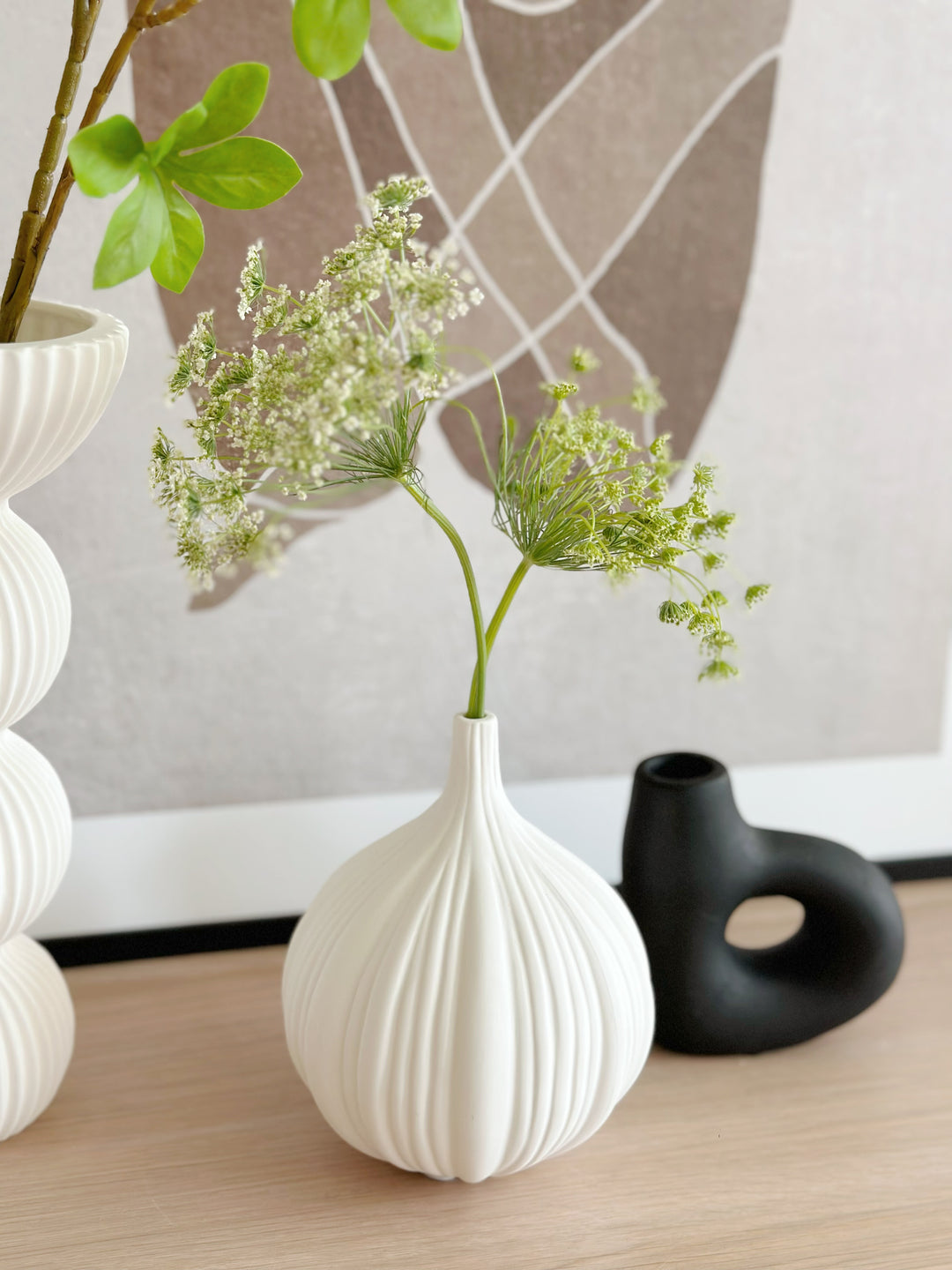 Garlique Elegance: Porcelain Bloom Vase