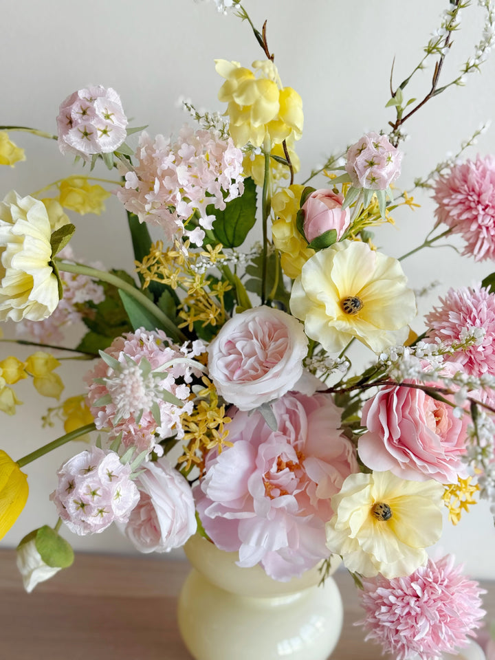 Butterblush Garden Bouquet (front facing)