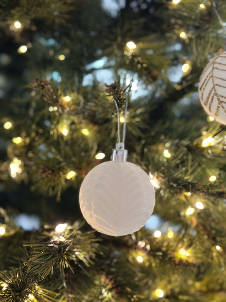 PRE-ORDER (19-25 Nov): Velvet Ivory 6cm Bauble Set (set of 12)