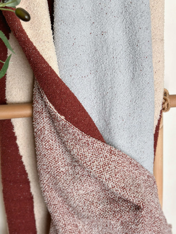 PRE-ORDEr (27/05 - 02/06): Rustic Elegance Abstract Throw Blanket