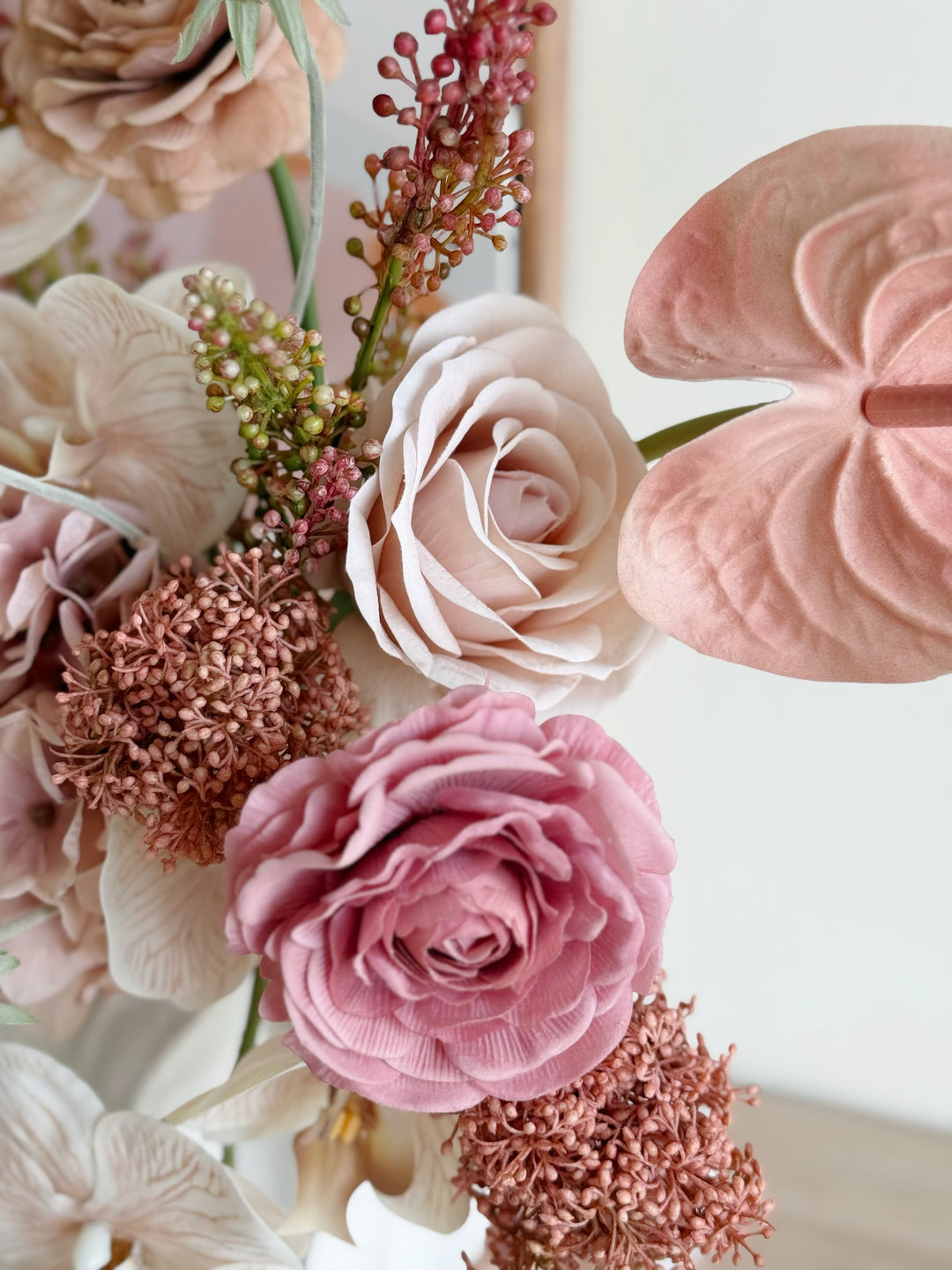 PRE-ORDER (19-22 May): Rosé Sculptura Bloom in the Vase (1-sided)