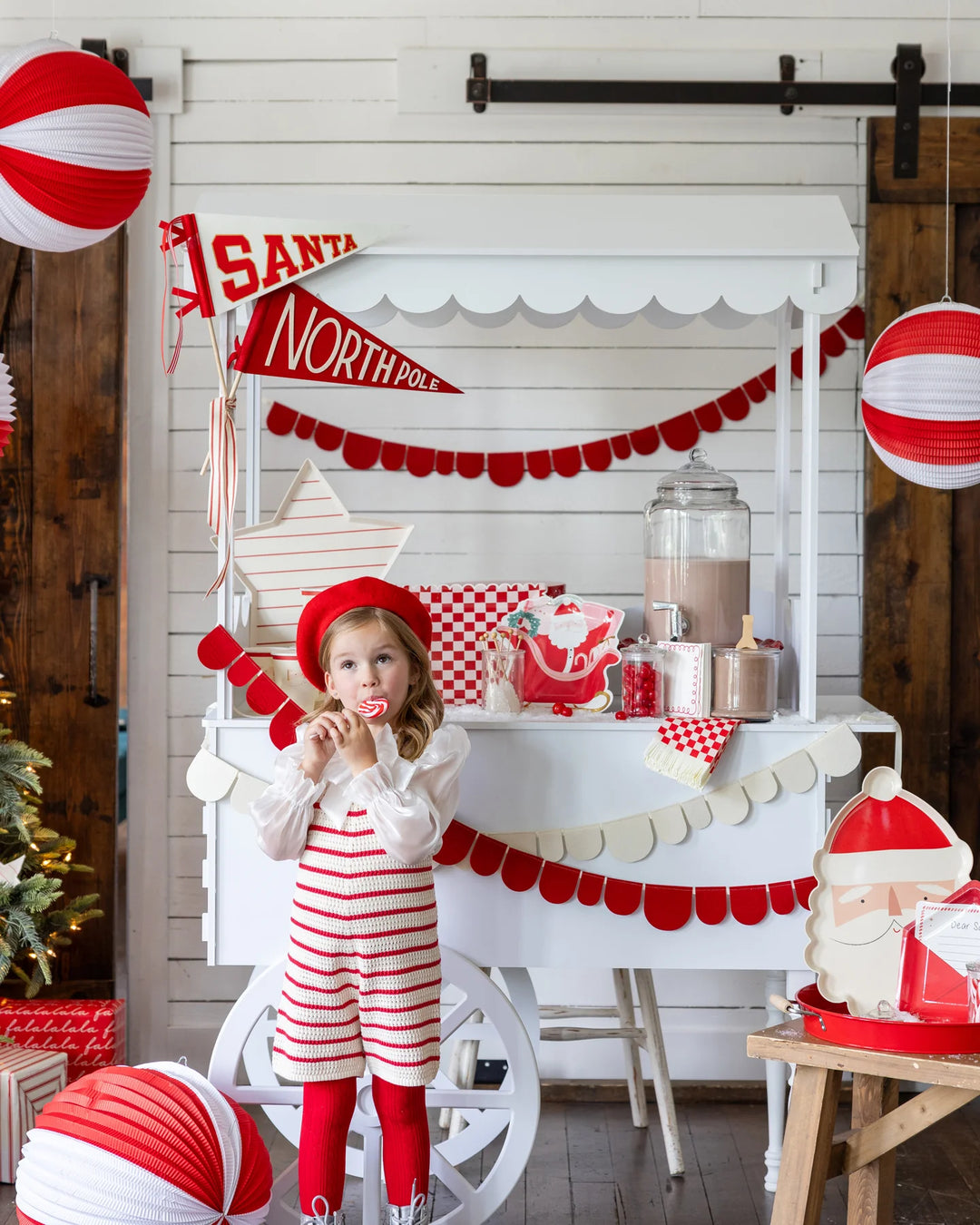 PRE-ORDER (26/09-02/10): Red and Cream Scalloped Felt Banner Set