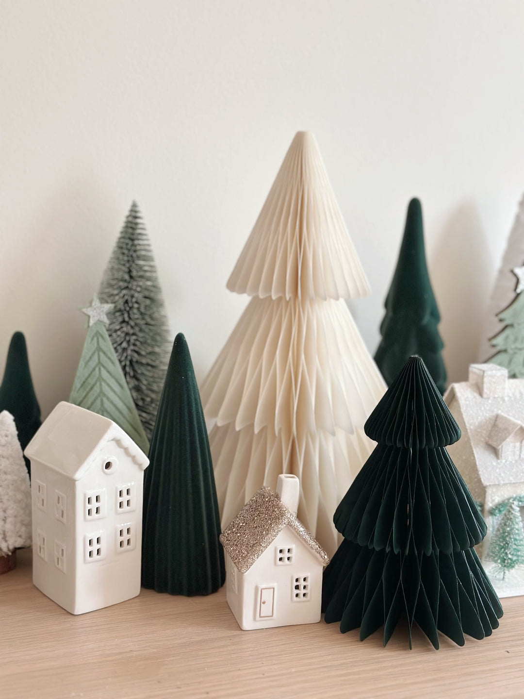 Cozy Cottage Light-Up House (2 sizes)