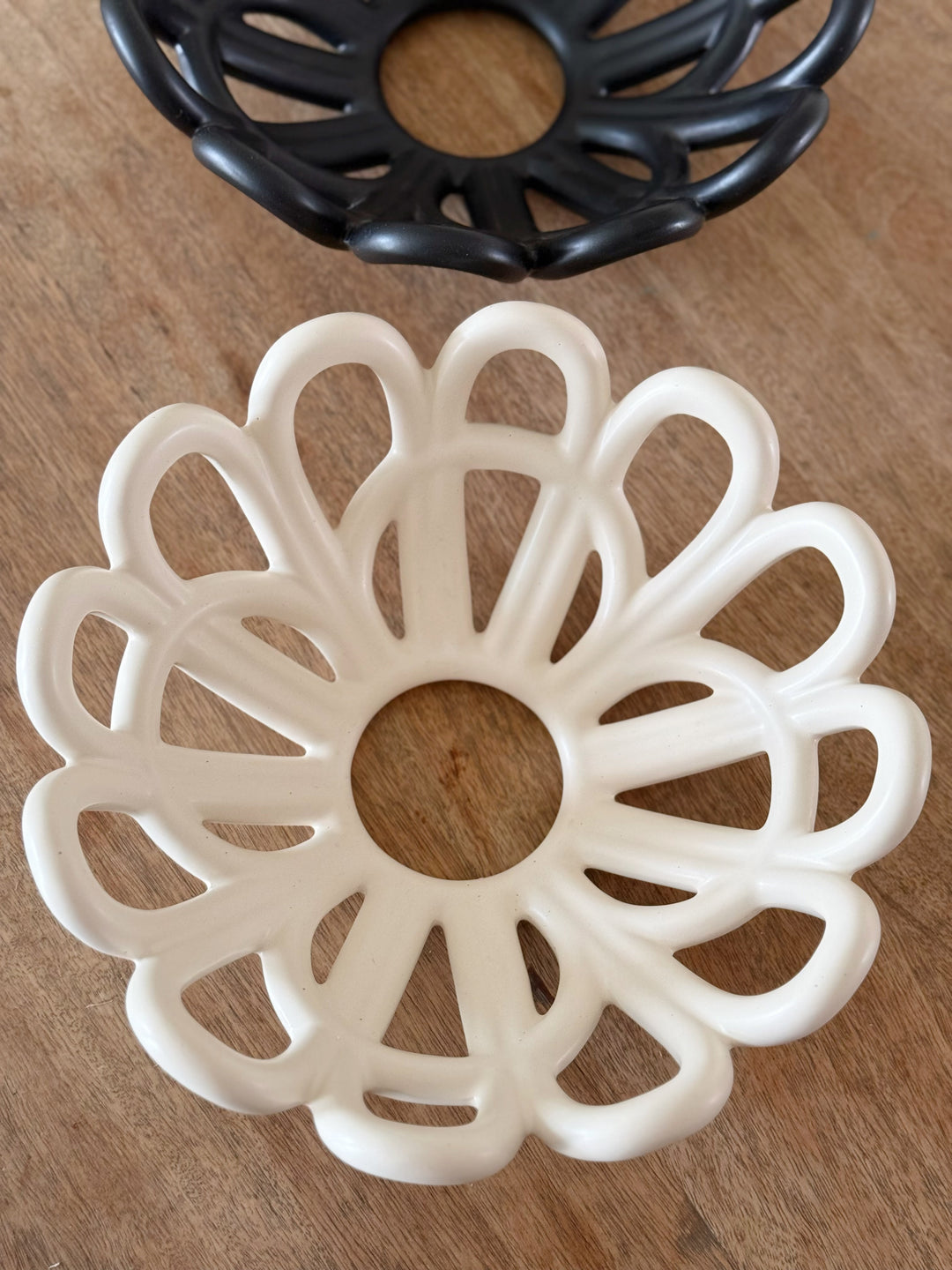 Bloom Loop Porcelain Basket (2 colours)