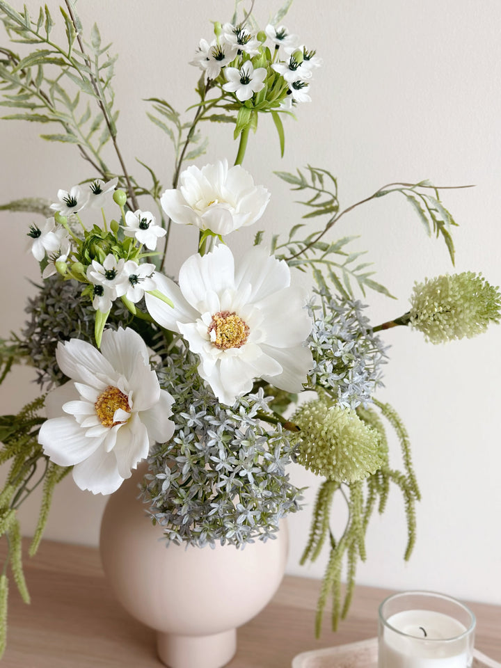 PRE-ORDER (3-7 April): Morning Dew Bouquet (front facing)