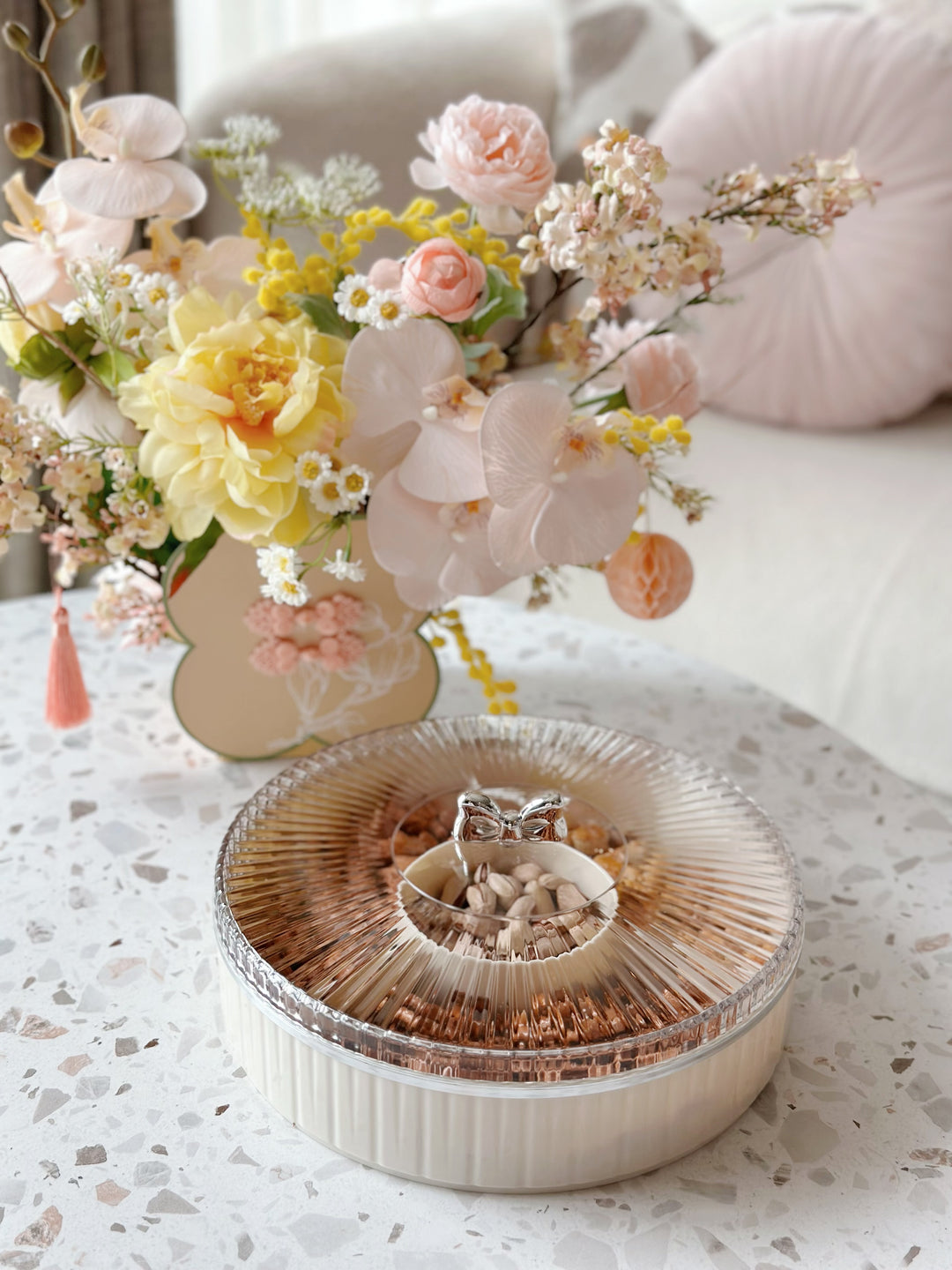 Silver Bow Plastic Serving Tray With Lid