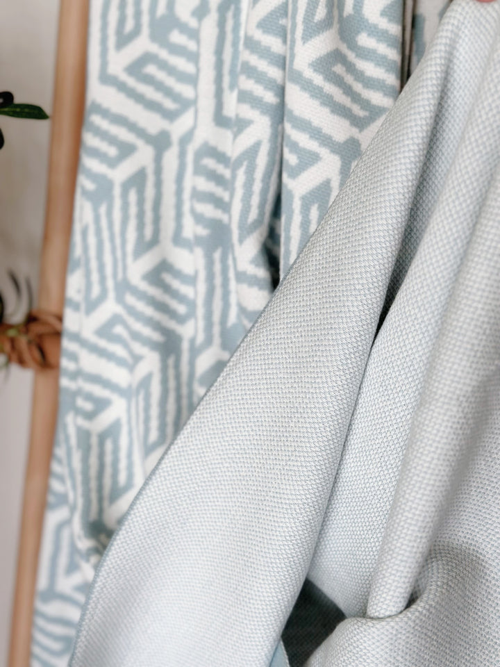 PRE-ORDER (29/06-03/07): Dusty Blue Labyrinth Woven Throw