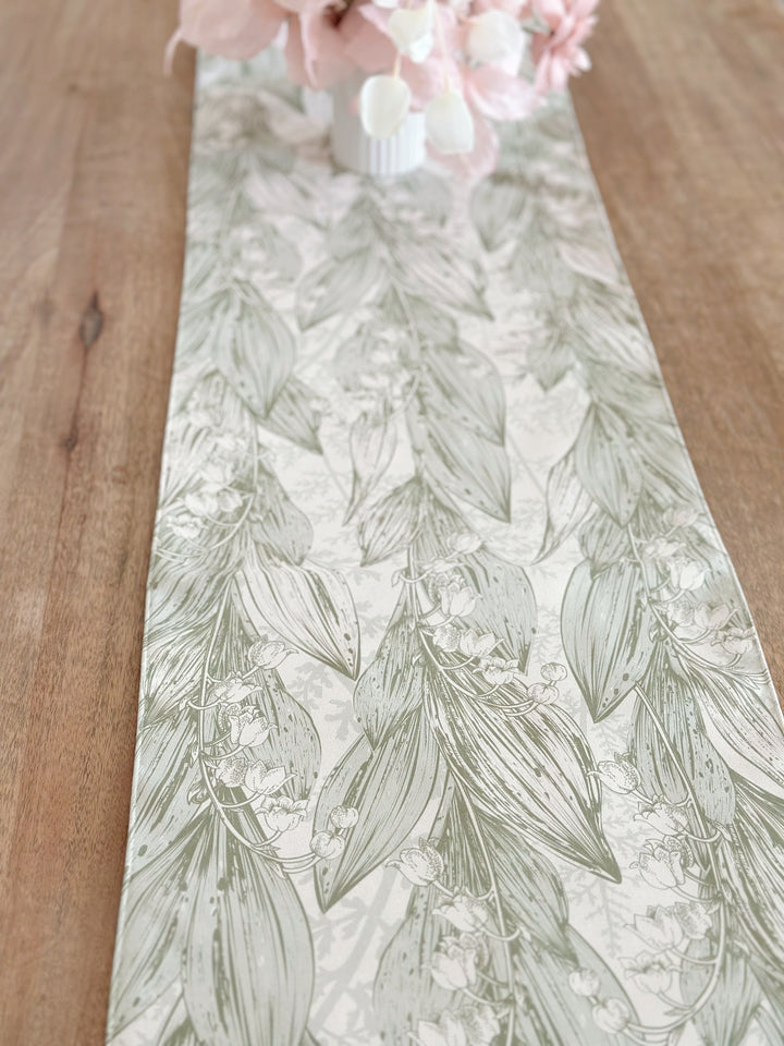 PRE-ORDER (24-28 Nov): Elegant Bellflower Sketch Table Runner