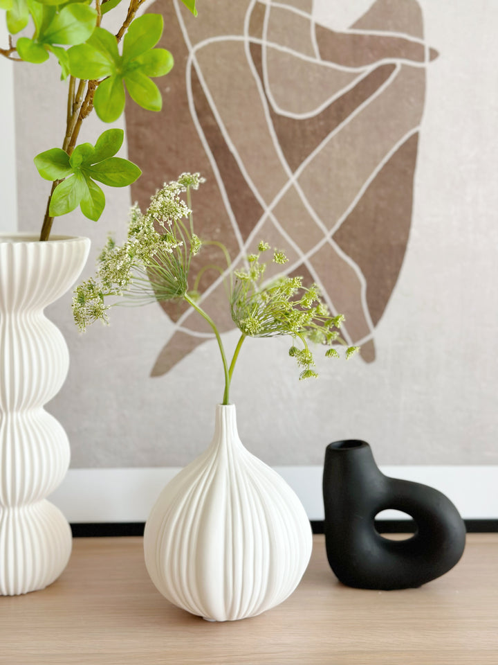 Garlique Elegance: Porcelain Bloom Vase