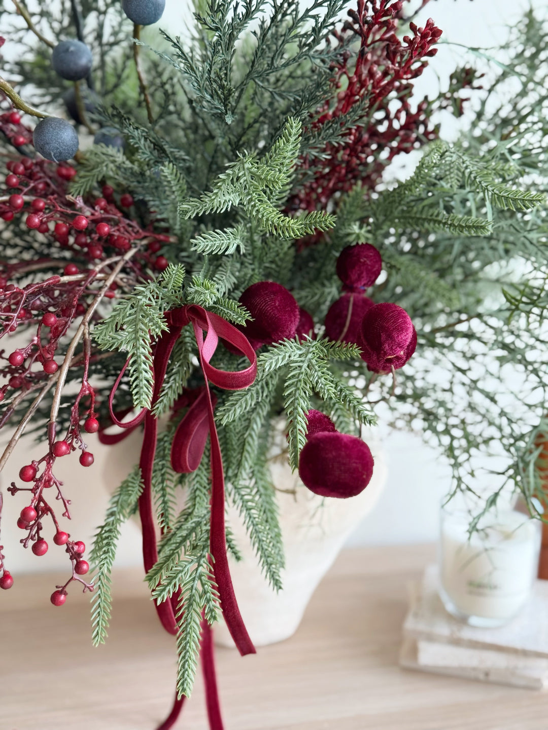 Noël Woodland Cascade Arrangement in the Pot (1-sided)