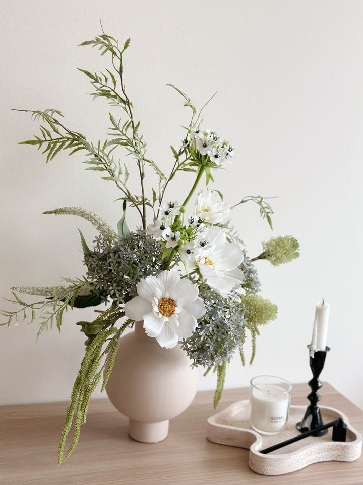 PRE-ORDER (3-7 April): Morning Dew Bouquet (front facing)