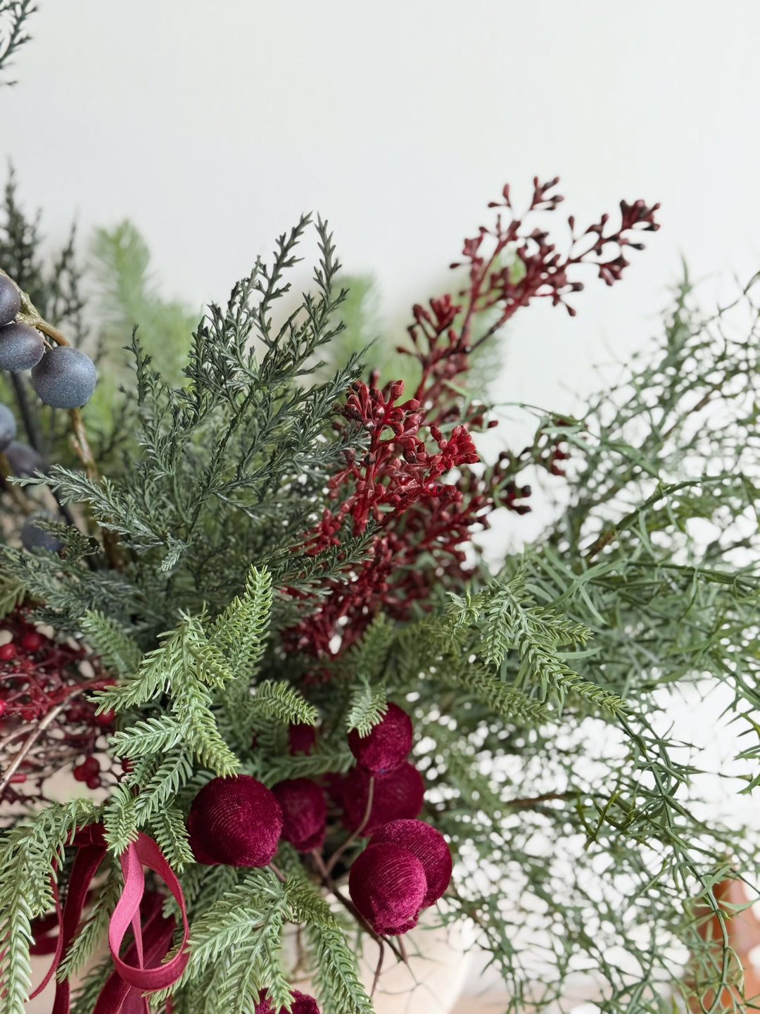 Noël Woodland Cascade Arrangement in the Pot (1-sided)